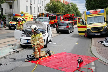 Straße komplett gesperrt: Schwerverletzte bei Unfall in Löbtau!