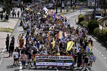 Nach Anschlag auf CSD in Berlin: Tausende Kölner zeigen Solidarität mit queerer Gemeinschaft