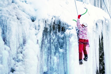 Valentinstag-Drama beim Eisklettern: Deutsche stürzt vor den Augen ihres Begleiters in die Tiefe