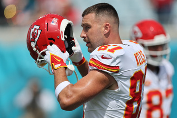 Vaccine skeptics angered by Travis Kelce's new Pfizer ad