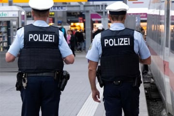 Nur kurz eine rauchen: Mutter verpasst ICE und lässt Baby und 13-Jährige im Zug zurück