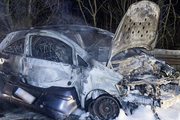 Teenager retten sich aus Inferno-Wrack: Schwerer Verkehrsunfall bei Trebur