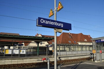 Mann verfolgt Frau im Regionalzug und befriedigt sich vor ihr