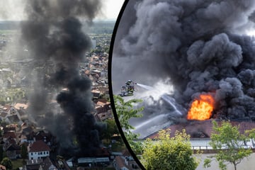 Meterhohe Rauchwolke: Riesiges Feuer an Kloster, schwierige Löscharbeiten