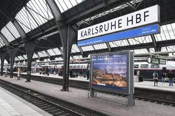 Drama am Hauptbahnhof Karlsruhe: Mann (†65) wird von Güterzug überrollt