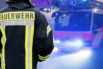 Wohnhaus in Flammen: Einziger Bewohner kann sich retten, wird aber verletzt