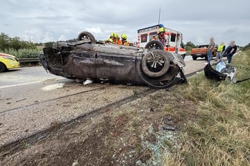 Familie verunglückt bei Regen auf A38