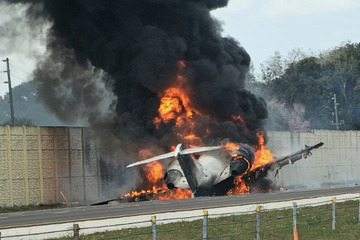 Private jet crashes on Florida highway in deadly accident