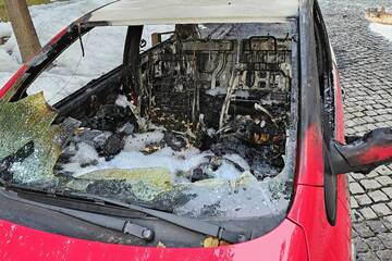 Leipzig: Nächtlicher Einsatz: Autos im Leipziger Westen brennen