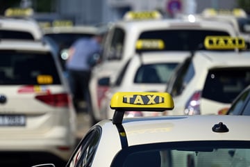Nach Großeinsatz der Polizei: Taxifahrerin bringt Vermissten zurück