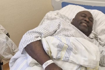 "Mein Leben ist die Hölle": Beliebter Eiermann liegt nach Deutschland-Rückkehr im Krankenhaus