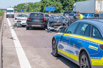 Unfall A5: Tragödie auf A5: Autos müssen nach Unfall abbremsen, zwei Frauen in Smart tödlich verletzt
