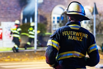 Explosion in Mainz: Feuerwehr rettet mehrere Menschen mit Drehleiter