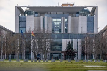 Berlin: Wut-Rentner beschmiert Bundeskanzleramt