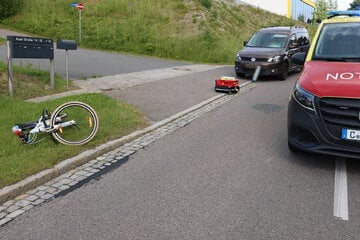 Unfall im Erzgebirge: VW erfasst Kind auf Fahrrad