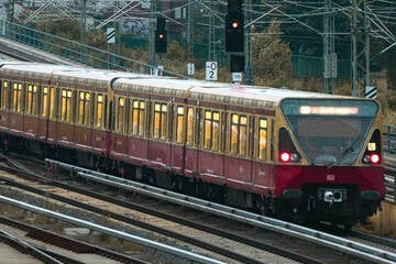 Berlin: Kind prallt beim S-Bahn-Surfen gegen Brücke: Kumpels hauen einfach ab