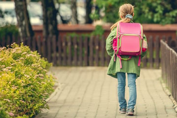 Mädchen (9) sexuell belästigt: Polizei sucht nach diesem Mann