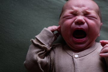 Die Nerven lagen blank: Schlafloses Baby sorgt für Polizeieinsatz