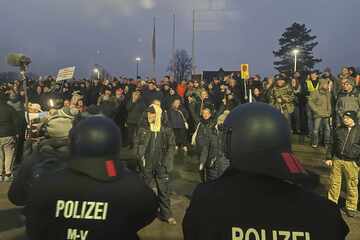 Nach Tumulten vor Kreistag: Polizei leitet Verfahren gegen Demonstranten ein