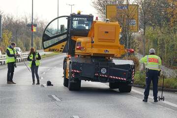 Baufahrzeug erfasst Fußgängerin am Kaufpark Nickern: 66-Jährige stirbt nach Unfall