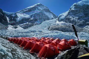 Am Mount Everest räumen Drohnen jetzt den Müll weg