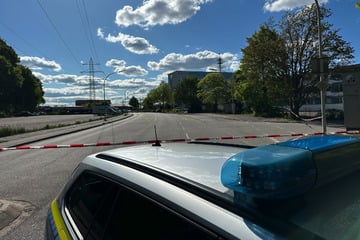 Personen gehen mit Schussverletzungen in Klinik! Polizei fahndet nach Tätern