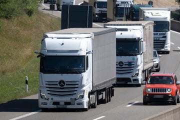 30 Stunden am Stück hinterm Steuer: Polizei stoppt völlig übermüdeten jungen Lkw-Fahrer