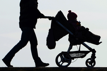 Drogen im Kinderwagen versteckt! Polizei nimmt "Babynahrung" unter die Lupe