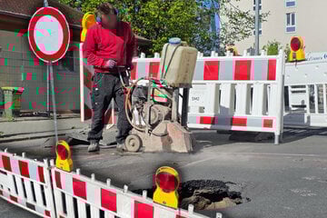 Havarie in Dresden: Straße voll gesperrt, Arbeiter vor Ort