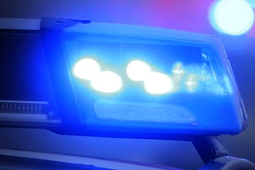 Raub auf Autobahn-Standstreifen? Mann lehnt Hilfe ab und kommt kurz darauf auf Asphalt zu sich