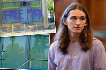 Leipzig: "Solidarität mit Maja": Gruppe greift Leipzigs Technisches Rathaus mit Hämmern an