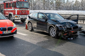 Unfall A9: Ende eines Staus übersehen! BMW touchiert zwei Autos und kracht in Heck von VW