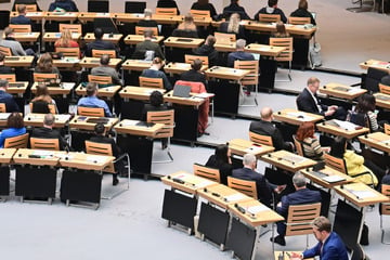 Berlin: Während AfD-Rede im Berliner Abgeordnetenhaus: SPD und Co. zeigen nur die kalte Schulter