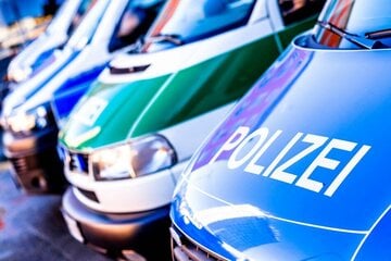 13-Jähriger zückt Messer auf Volksfest, Junge Frau kann ausweichen