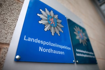 Mann findet fremden Betrunkenen in seinem Bett