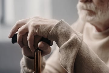 Rentner wird Opfer skrupelloser Betrüger: Jetzt ist nicht nur sein Bargeld weg