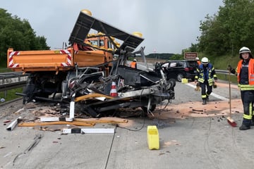 Unfall A38: Schwerer Unfall auf A38: VW-Fahrer kracht im Baustellenbereich in Schilderwagen