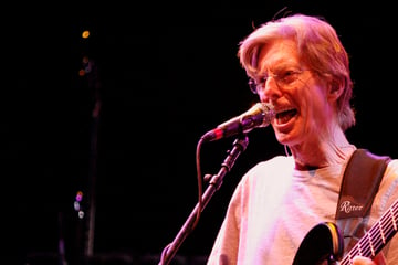 Grateful Dead founding member and bassist Phil Lesh dies aged 84