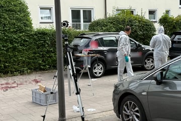 Attacke mit Schwert! Zwei Menschen angegriffen, Frau lebensgefährlich verletzt