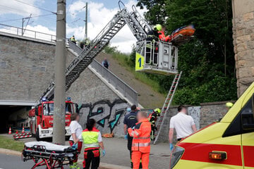 Unfall auf Chemnitzer Viadukt: Mann klettert auf Mast und bekommt Stromschlag!