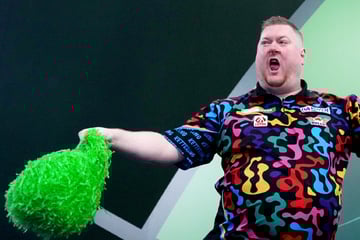 Kurz nach Tod seiner Schwester: Darts-Star erhält Morddrohungen