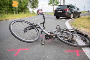 Tödlicher Unfall in Sachsen: Radfahrerin stirbt nach Frontalcrash