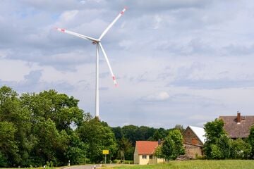 Nach Lärm-Beschwerden in Sachsen: 250-Meter-Windrad wird abgebaut!