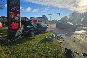 Schwerer Unfall in Hamburg: Kreuzung gleicht Trümmerfeld