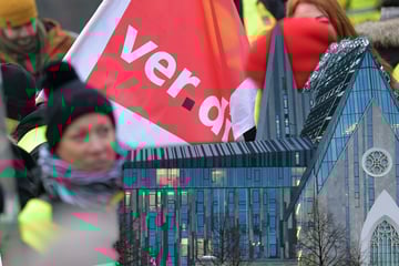 Leipzig: Protest gegen Kürzungen an Uni Leipzig: Demo und Streik für bessere Arbeitsbedingungen