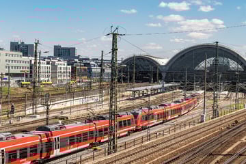 16-Jähriger will am Dresdner Hauptbahnhof auf Güterzug springen und wird eingeklemmt