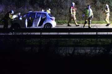 Unfall A14: Toyota kracht auf A14 in Leitplanke: Mercedes kann nicht mehr ausweichen