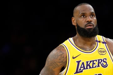LeBron James makes final call on whether to stay with Lakers