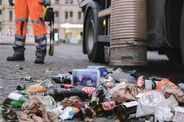 Bilanz zum Karnevalsstart: So viel Müll haben die Jecken in Köln hinterlassen