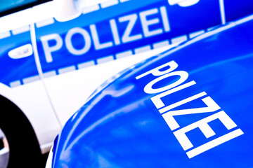 Bewaffnete Männer überfallen Geschäft in Merseburg: Wer hat etwas beobachtet?